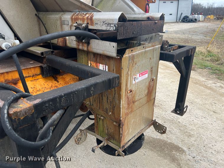 image for item JU9763 2005 International 7400  dump truck