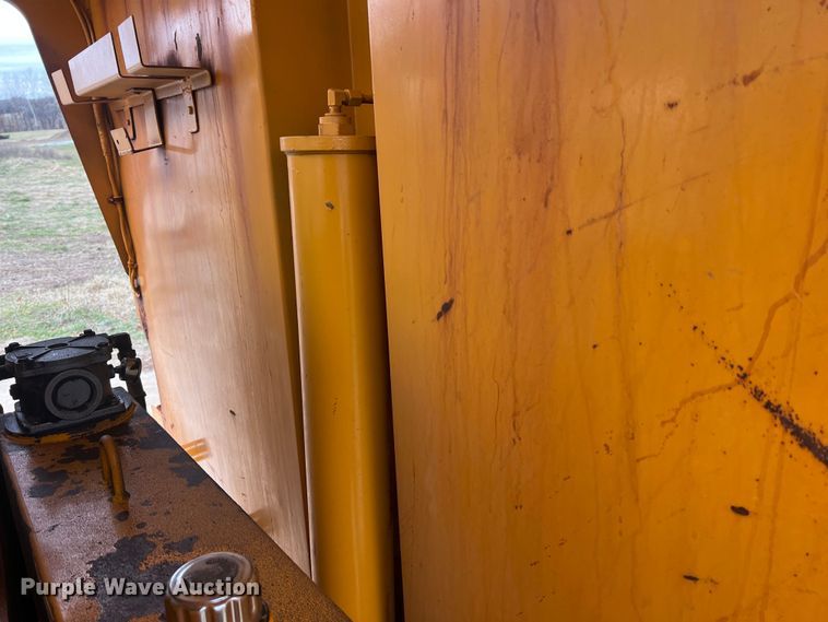 image for item JU9763 2005 International 7400  dump truck