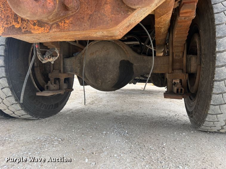 image for item JU9763 2005 International 7400  dump truck