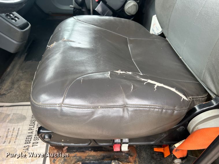 image for item JU9763 2005 International 7400  dump truck