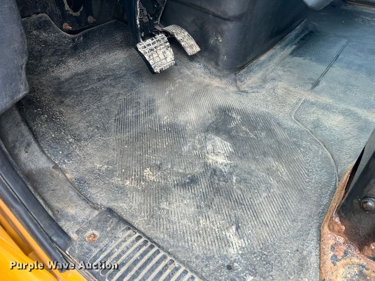 image for item JU9763 2005 International 7400  dump truck