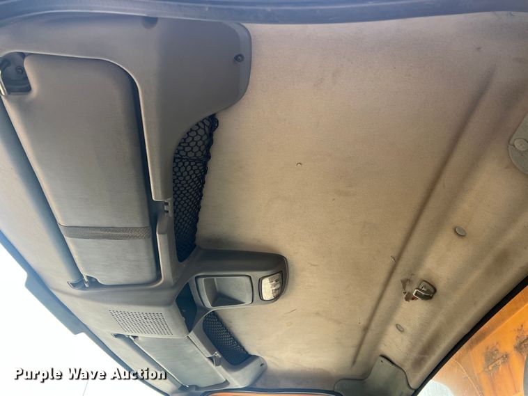 image for item JU9763 2005 International 7400  dump truck