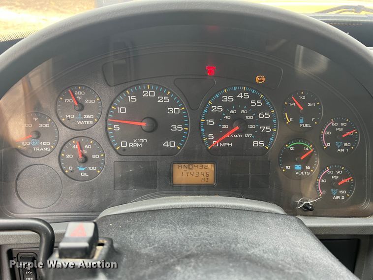 image for item JU9763 2005 International 7400  dump truck