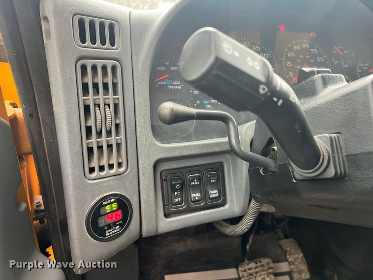 image for item JU9763 2005 International 7400  dump truck