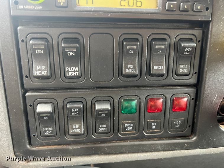 image for item JU9763 2005 International 7400  dump truck