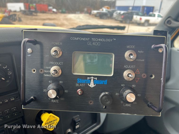 image for item JU9763 2005 International 7400  dump truck