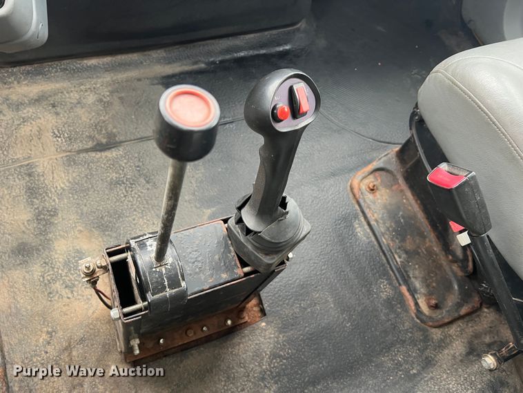 image for item JU9763 2005 International 7400  dump truck