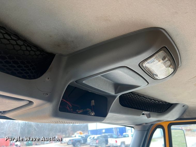 image for item JU9763 2005 International 7400  dump truck