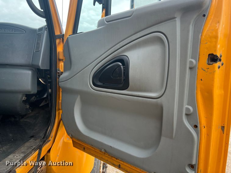 image for item JU9763 2005 International 7400  dump truck