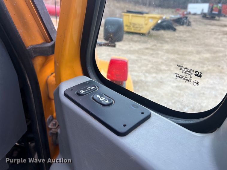 image for item JU9763 2005 International 7400  dump truck