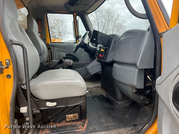 image for item JU9763 2005 International 7400  dump truck