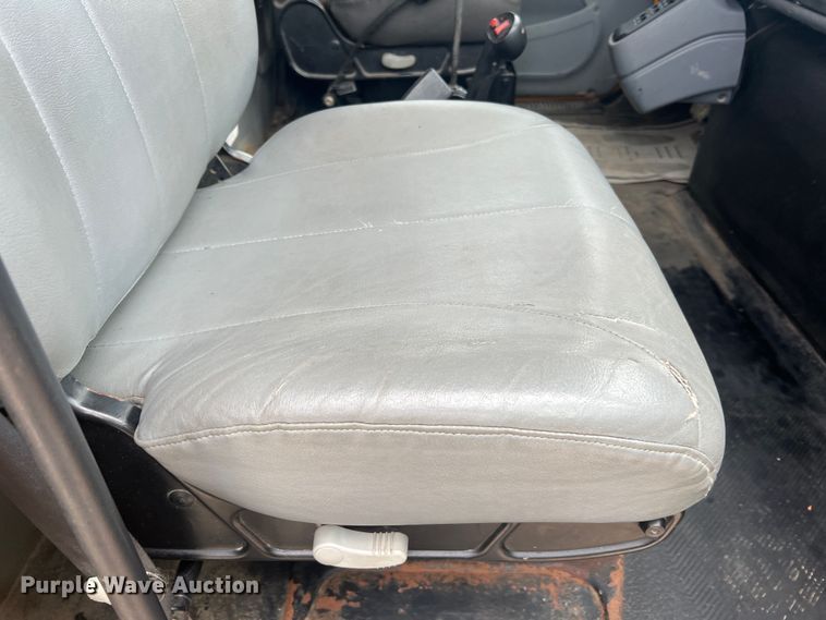 image for item JU9763 2005 International 7400  dump truck