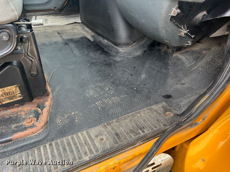 image for item JU9763 2005 International 7400  dump truck