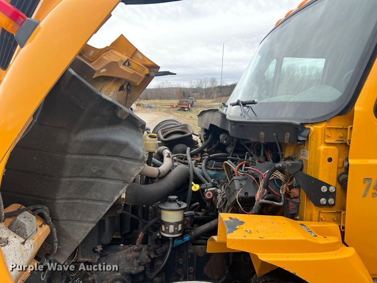 image for item JU9763 2005 International 7400  dump truck