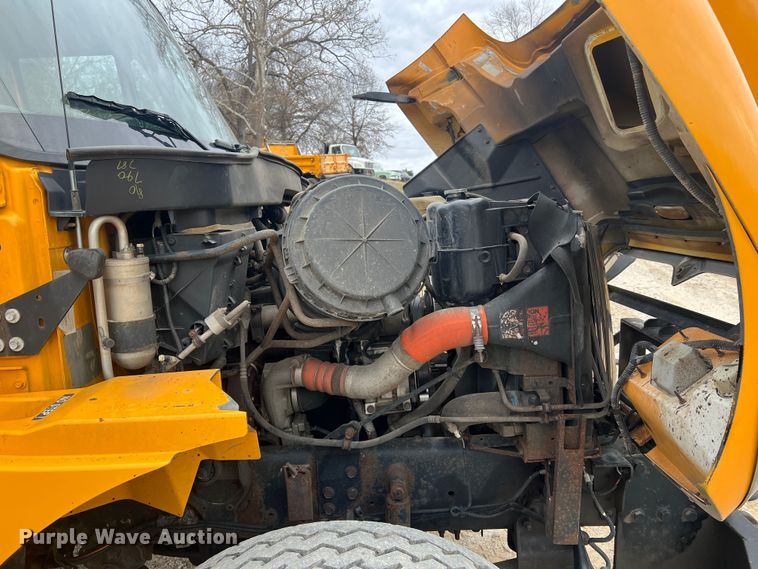 image for item JU9763 2005 International 7400  dump truck