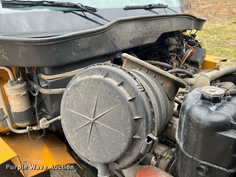 image for item JU9763 2005 International 7400  dump truck