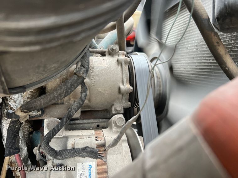 image for item JU9763 2005 International 7400  dump truck