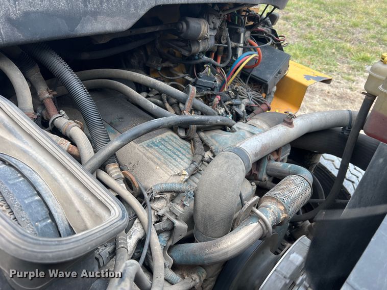 image for item JU9763 2005 International 7400  dump truck