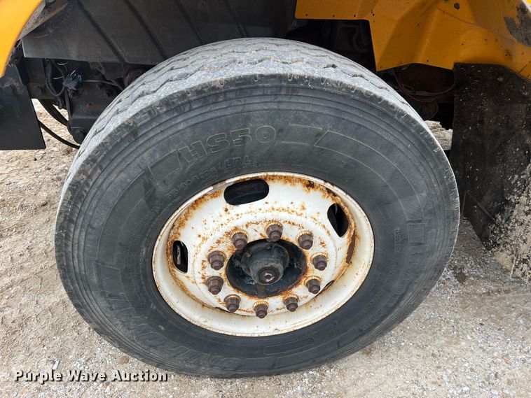 image for item JU9763 2005 International 7400  dump truck