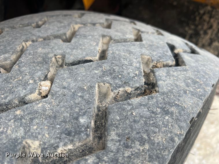 image for item JU9763 2005 International 7400  dump truck