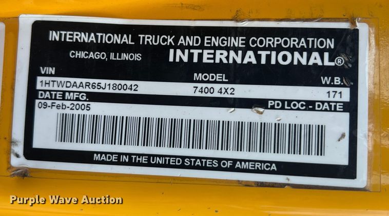 image for item JU9763 2005 International 7400  dump truck