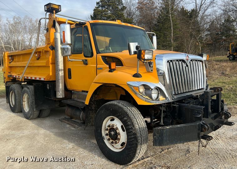 image for item JU9764 2009 International WorkStar 7400  dump truck