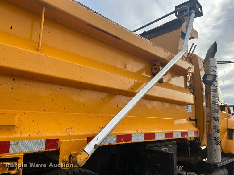 image for item JU9764 2009 International WorkStar 7400  dump truck