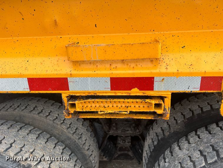 image for item JU9764 2009 International WorkStar 7400  dump truck