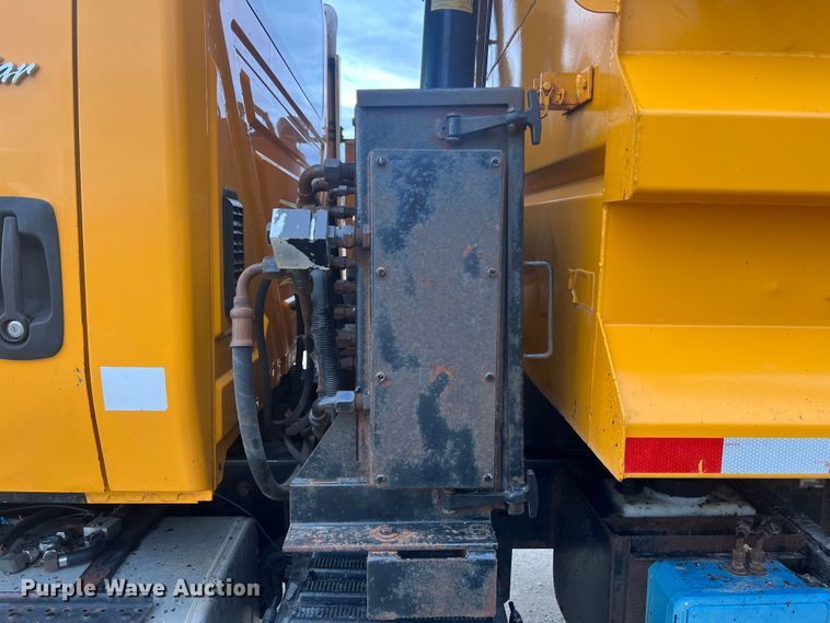 image for item JU9764 2009 International WorkStar 7400  dump truck