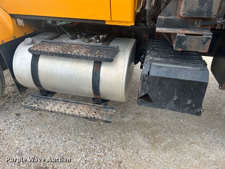 image for item JU9764 2009 International WorkStar 7400  dump truck