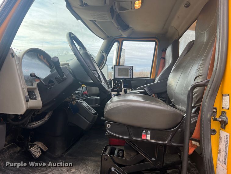 image for item JU9764 2009 International WorkStar 7400  dump truck