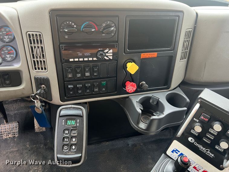 image for item JU9764 2009 International WorkStar 7400  dump truck