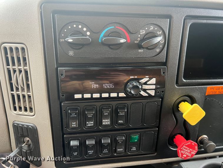 image for item JU9764 2009 International WorkStar 7400  dump truck