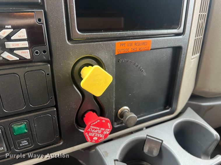 image for item JU9764 2009 International WorkStar 7400  dump truck