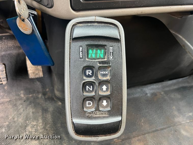 image for item JU9764 2009 International WorkStar 7400  dump truck