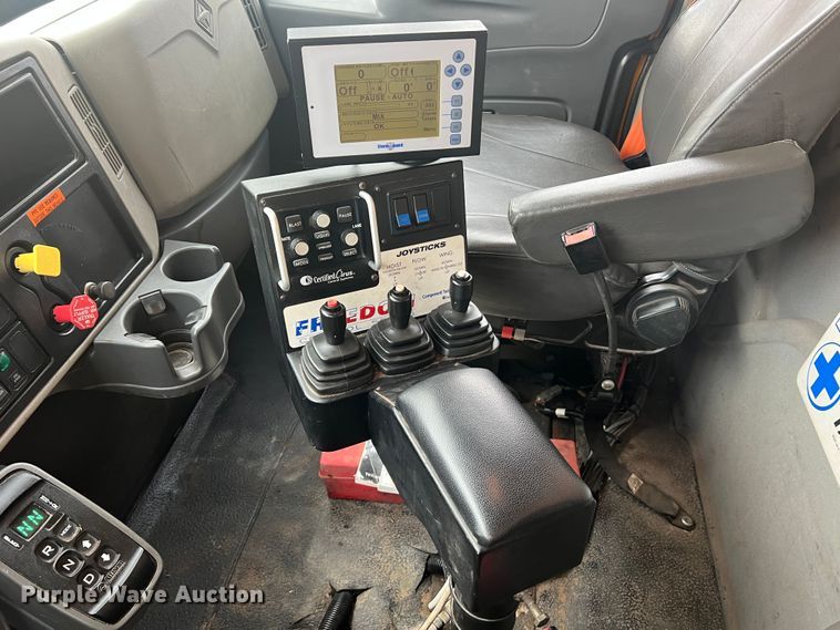 image for item JU9764 2009 International WorkStar 7400  dump truck