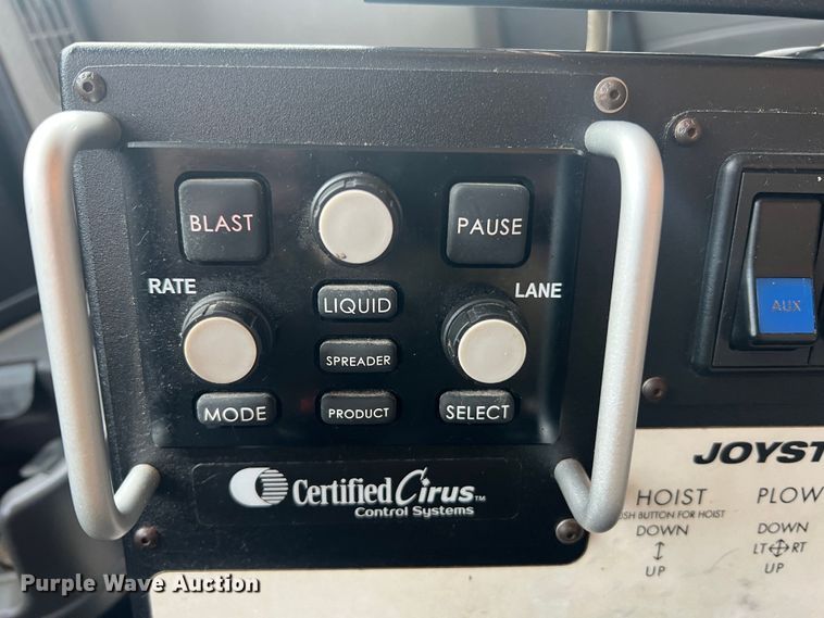 image for item JU9764 2009 International WorkStar 7400  dump truck