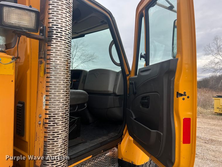 image for item JU9764 2009 International WorkStar 7400  dump truck