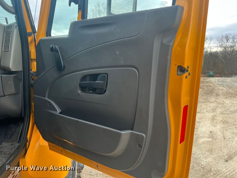 image for item JU9764 2009 International WorkStar 7400  dump truck