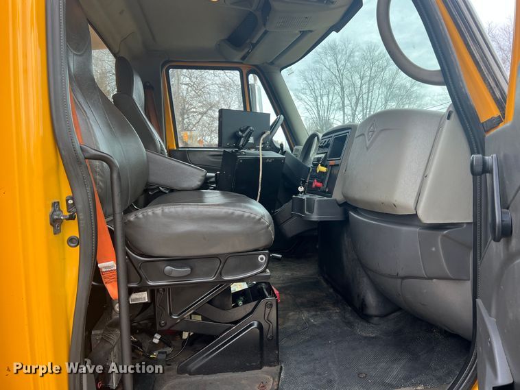 image for item JU9764 2009 International WorkStar 7400  dump truck