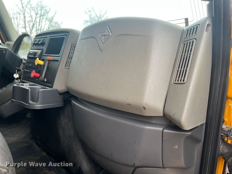 image for item JU9764 2009 International WorkStar 7400  dump truck