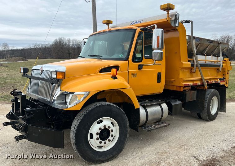 image for item JU9765 2006 International 7400  dump truck