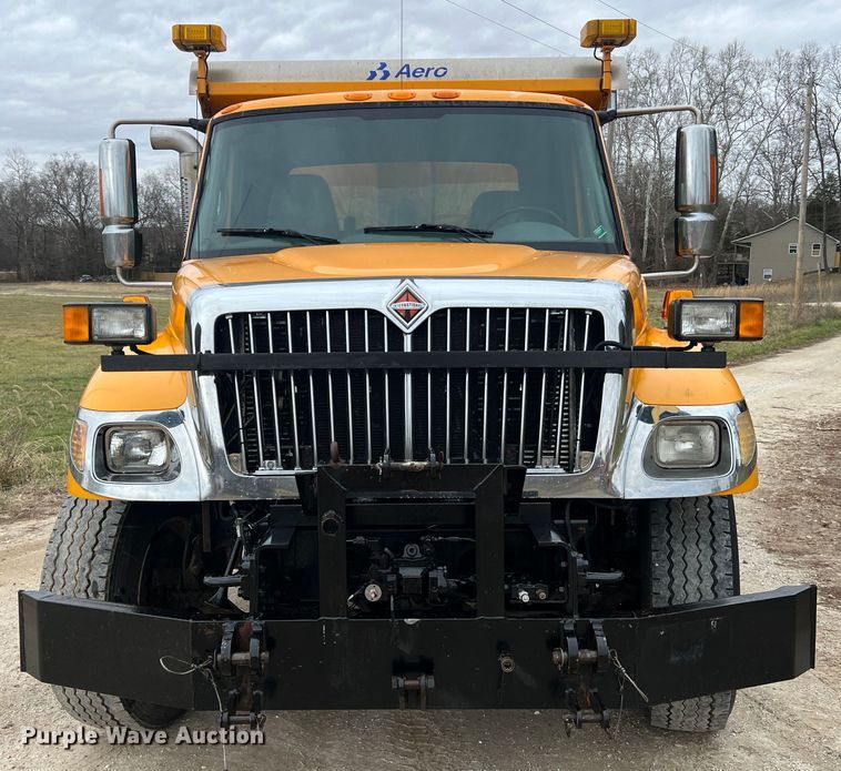 image for item JU9765 2006 International 7400  dump truck