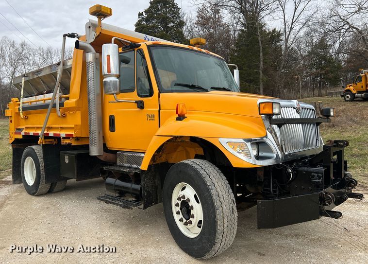 image for item JU9765 2006 International 7400  dump truck