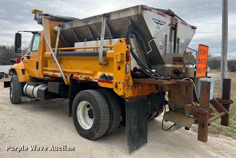 image for item JU9765 2006 International 7400  dump truck