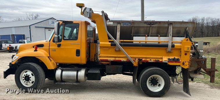 image for item JU9765 2006 International 7400  dump truck