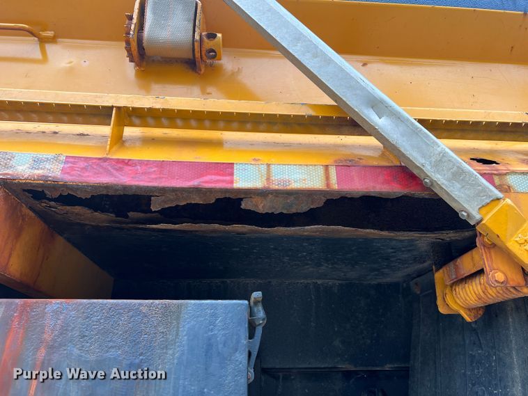 image for item JU9765 2006 International 7400  dump truck