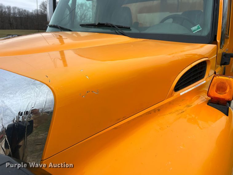 image for item JU9765 2006 International 7400  dump truck