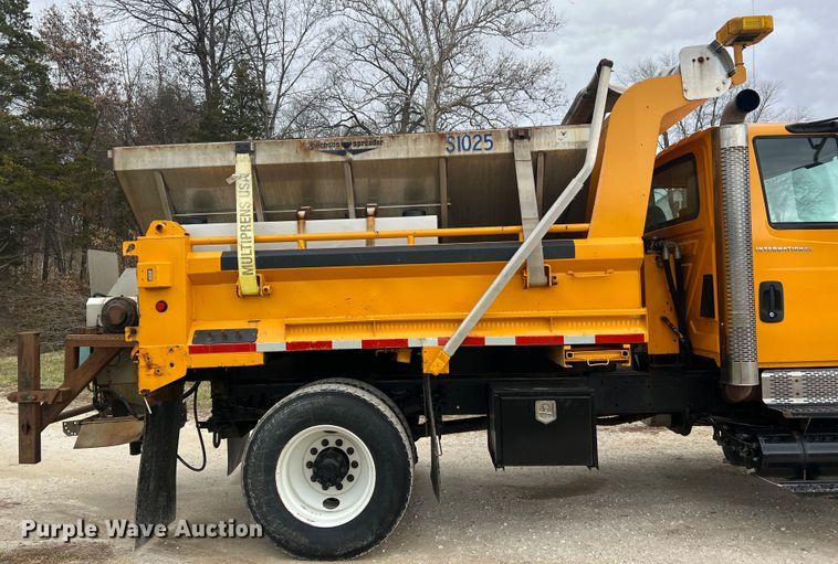 image for item JU9765 2006 International 7400  dump truck