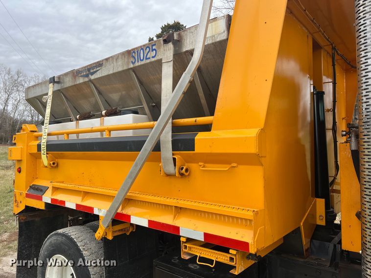 image for item JU9765 2006 International 7400  dump truck